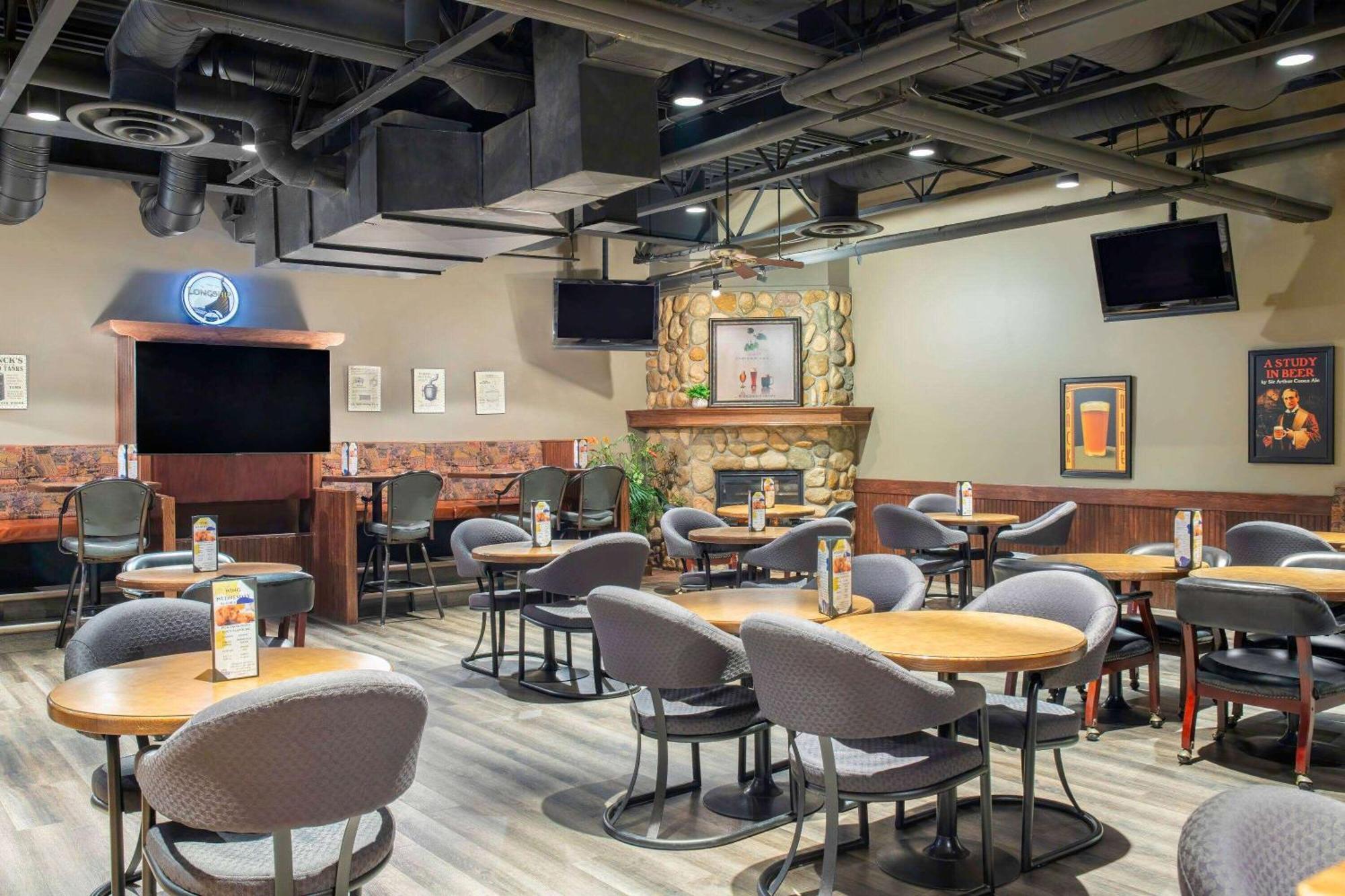Days Inn & Conference Centre By Wyndham Camrose Norsemen Exteriér fotografie