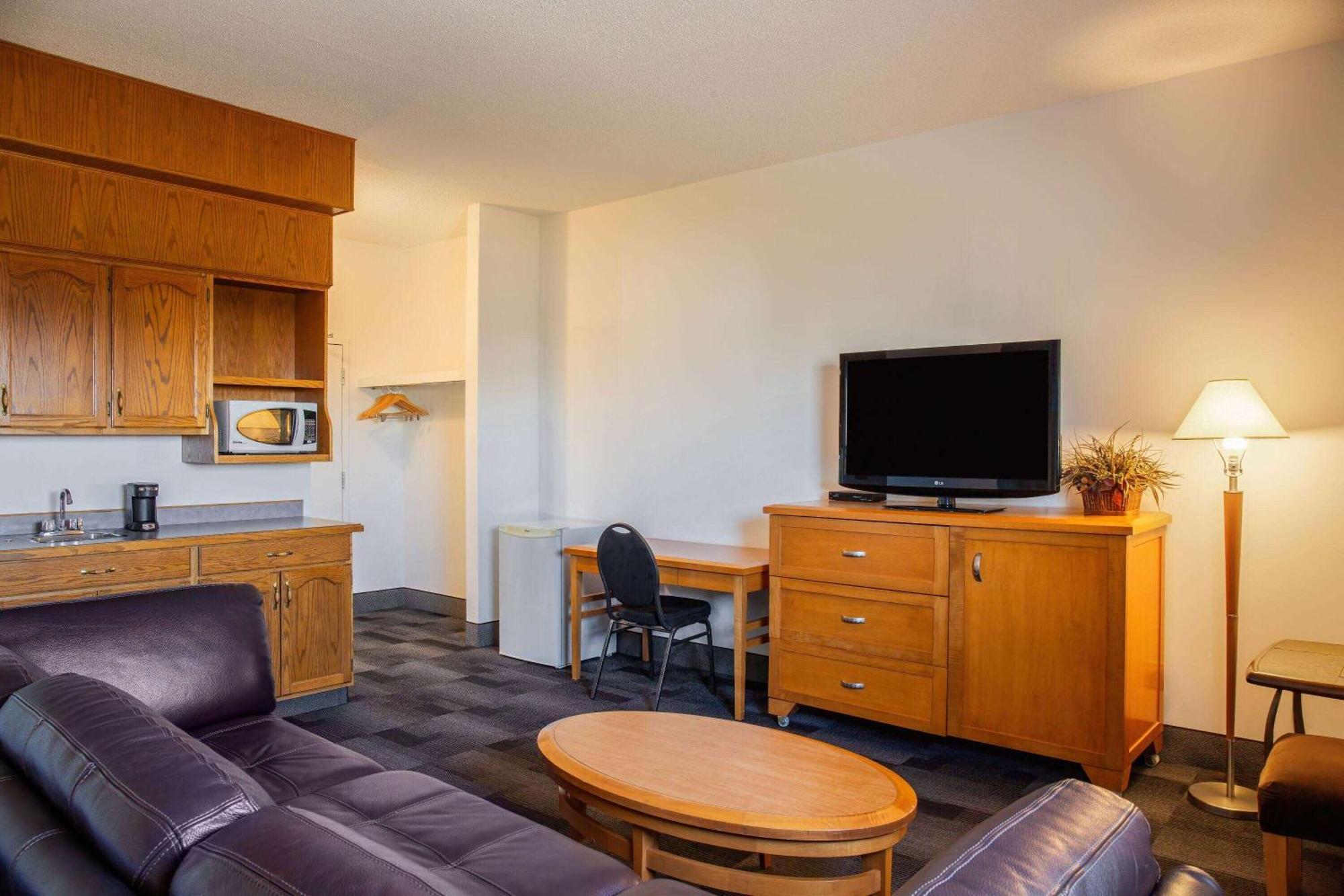 Days Inn & Conference Centre By Wyndham Camrose Norsemen Exteriér fotografie