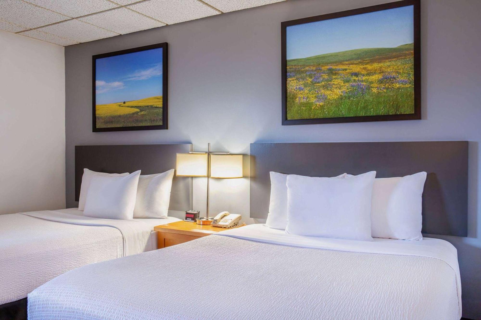 Days Inn & Conference Centre By Wyndham Camrose Norsemen Exteriér fotografie