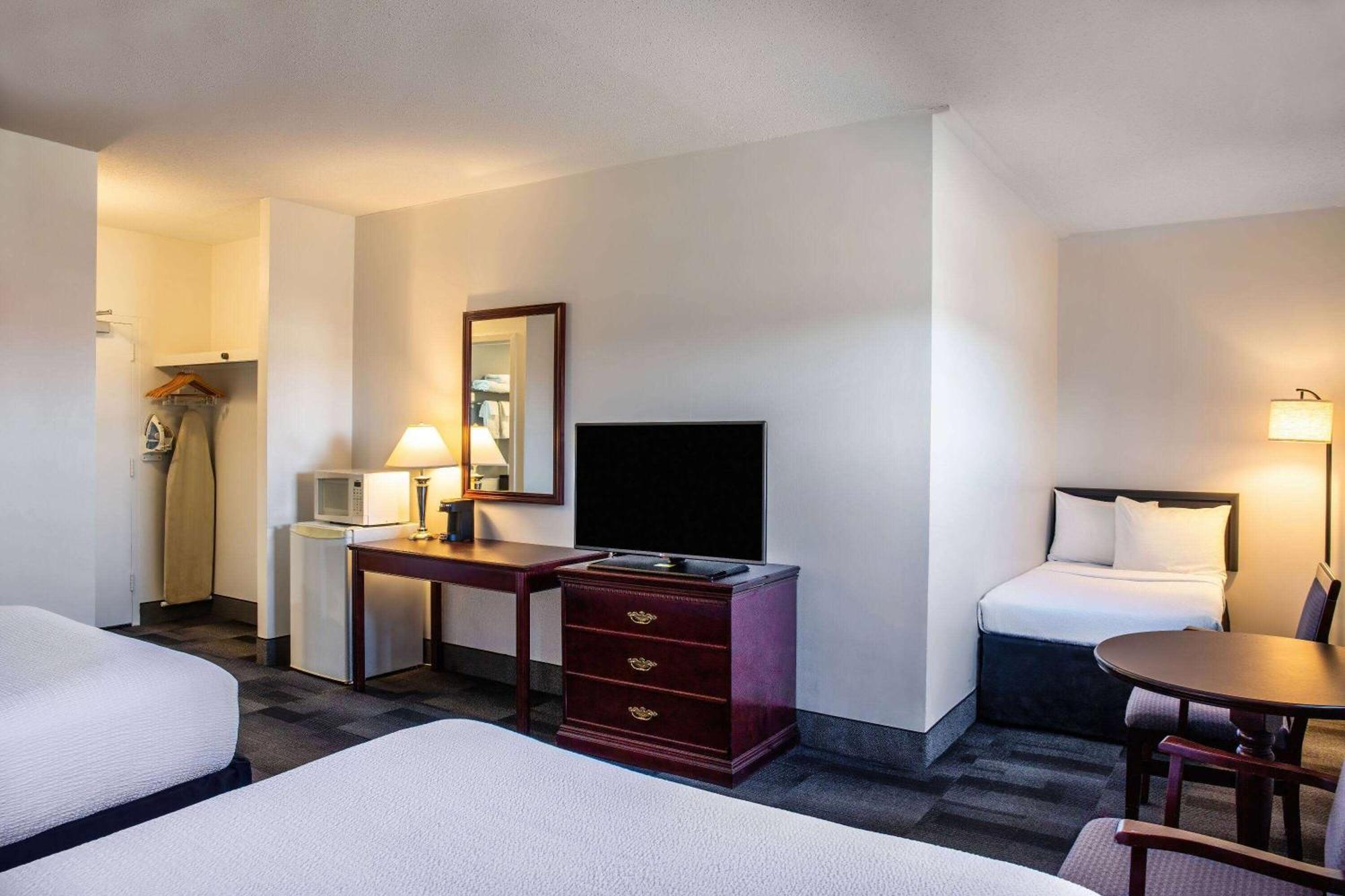 Days Inn & Conference Centre By Wyndham Camrose Norsemen Exteriér fotografie