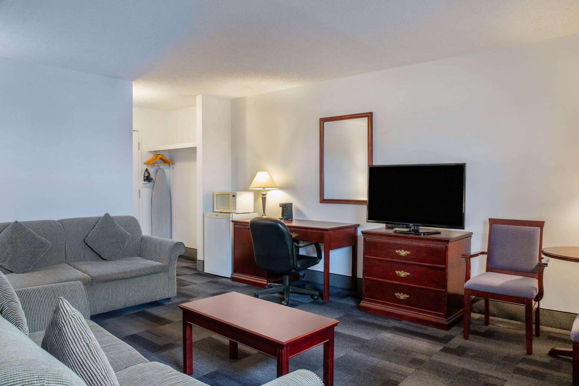 Days Inn & Conference Centre By Wyndham Camrose Norsemen Exteriér fotografie