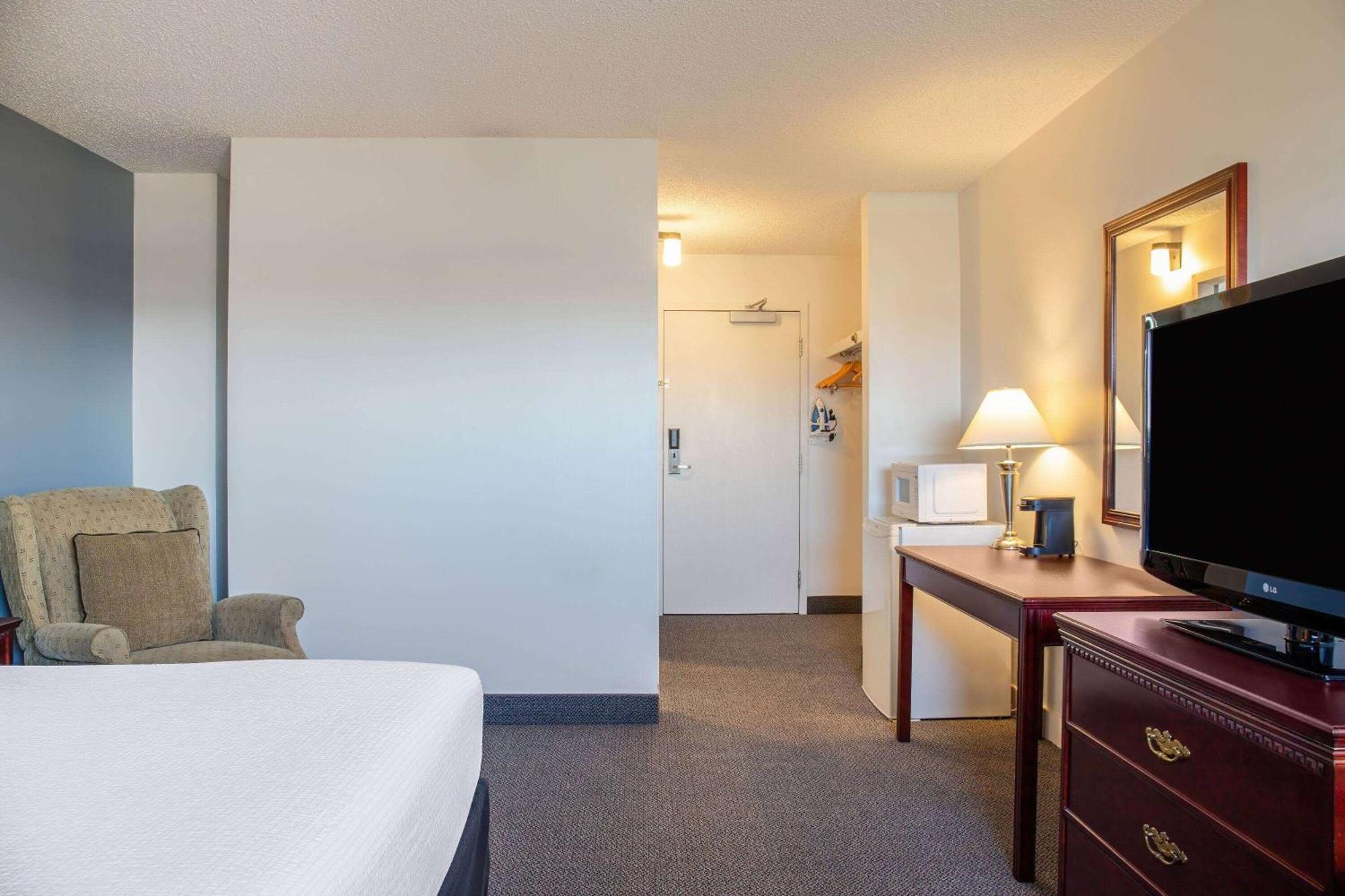 Days Inn & Conference Centre By Wyndham Camrose Norsemen Exteriér fotografie